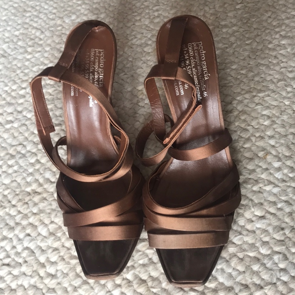 Pedro García heels